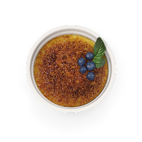 Нежный крем-брюле с ягодами и карамельной корочкой